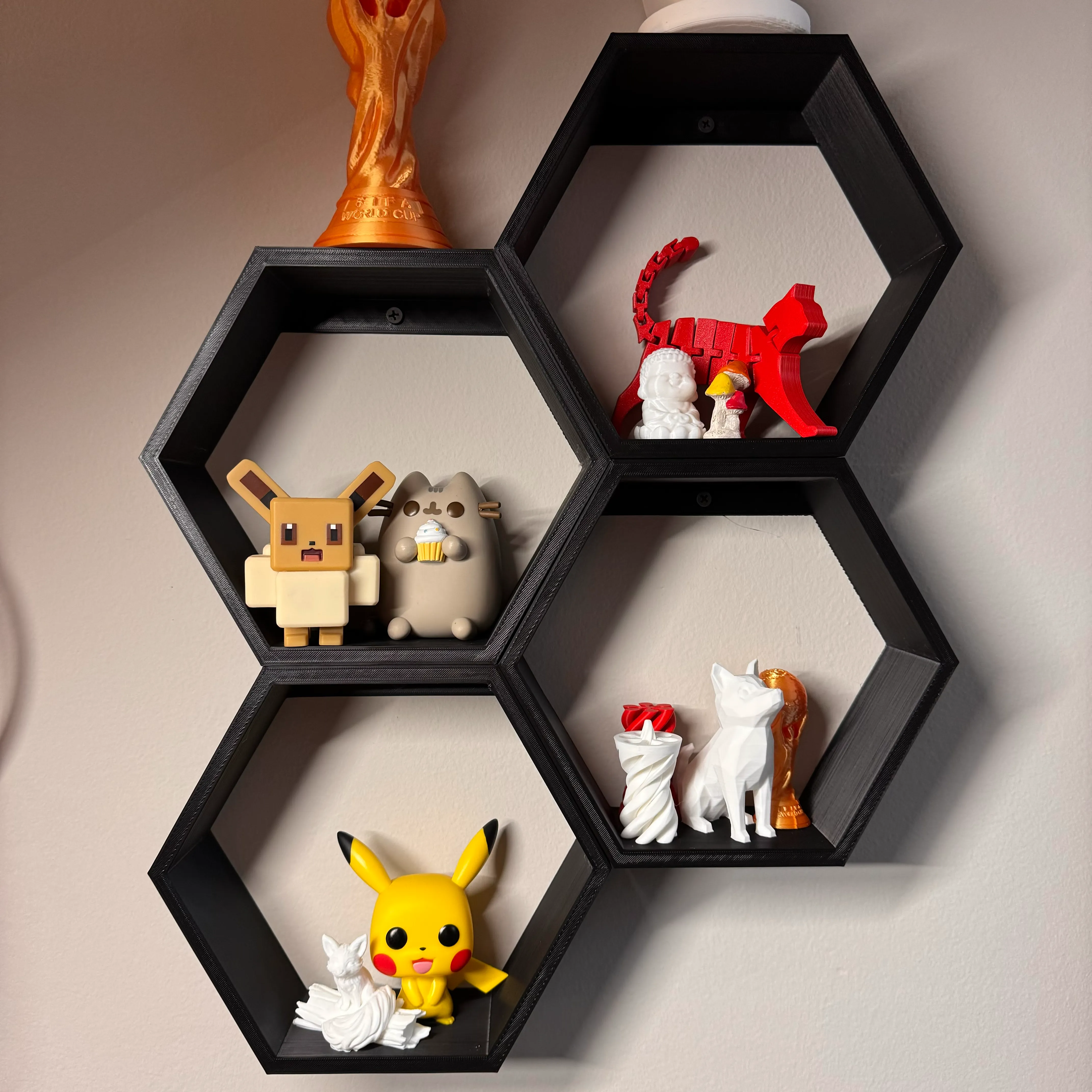 Bronvoorbeeld van het 3D-model Honeycomb Shelf door Fxhdesigns