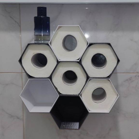Bronvoorbeeld van het 3D-model Honeycomb Toilet Paper Shelf – Modular Wall-Mounted Storage door V1tlen