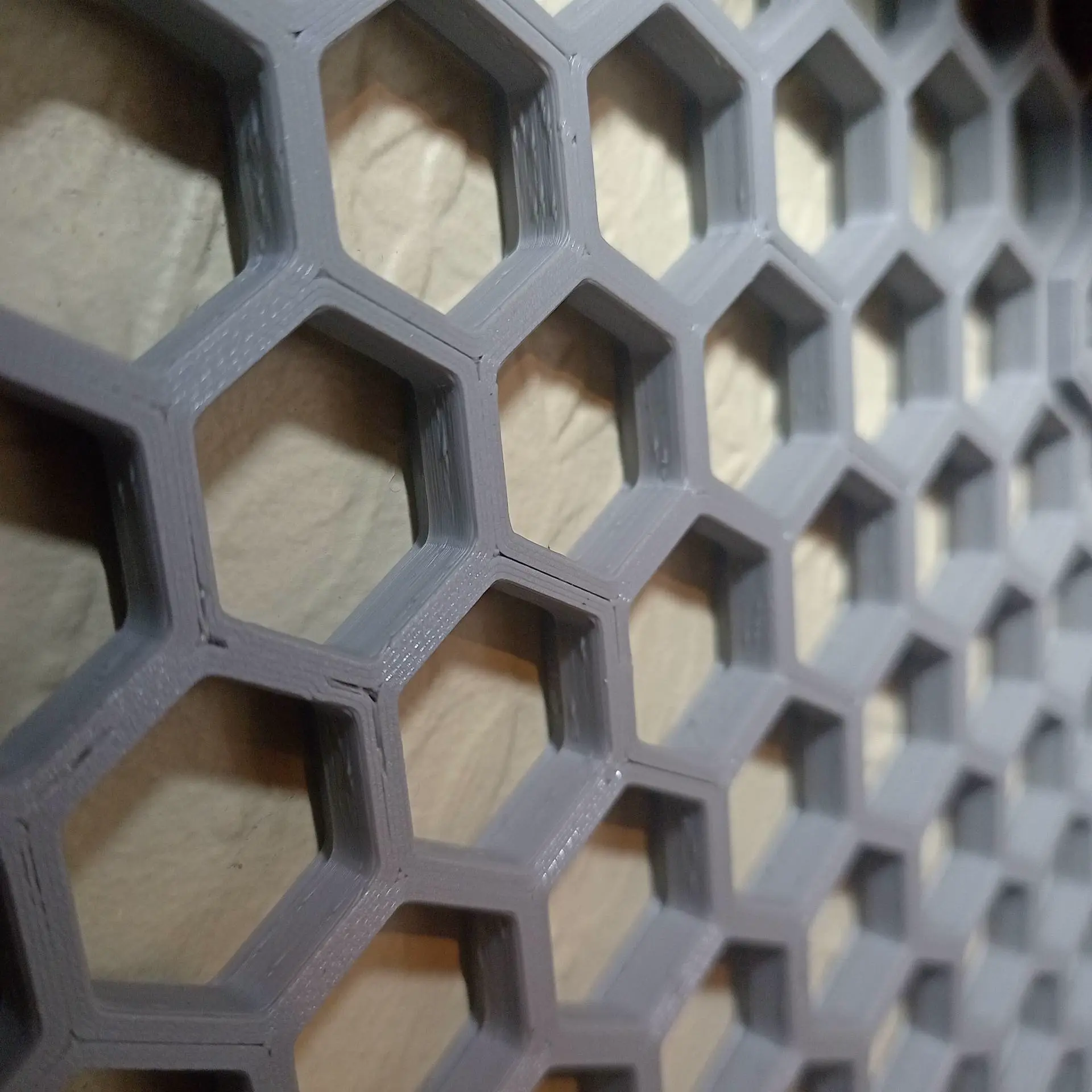 Bronvoorbeeld van het 3D-model HoneycombStorageWall panel door ultramar4366