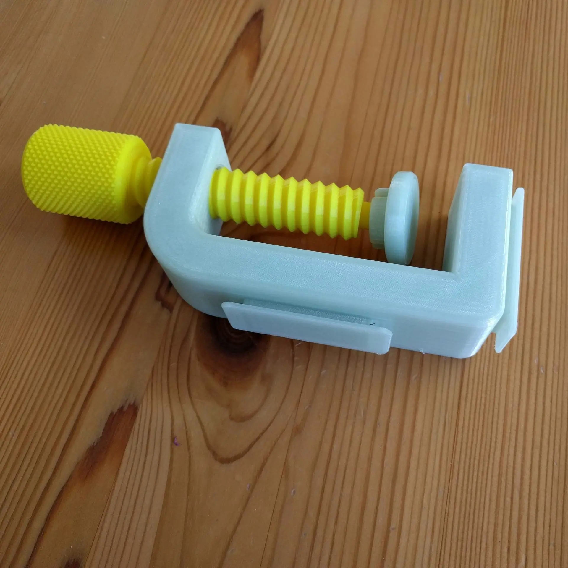 Bronvoorbeeld van het 3D-model Hot Wheels Track Clamp door Larry c