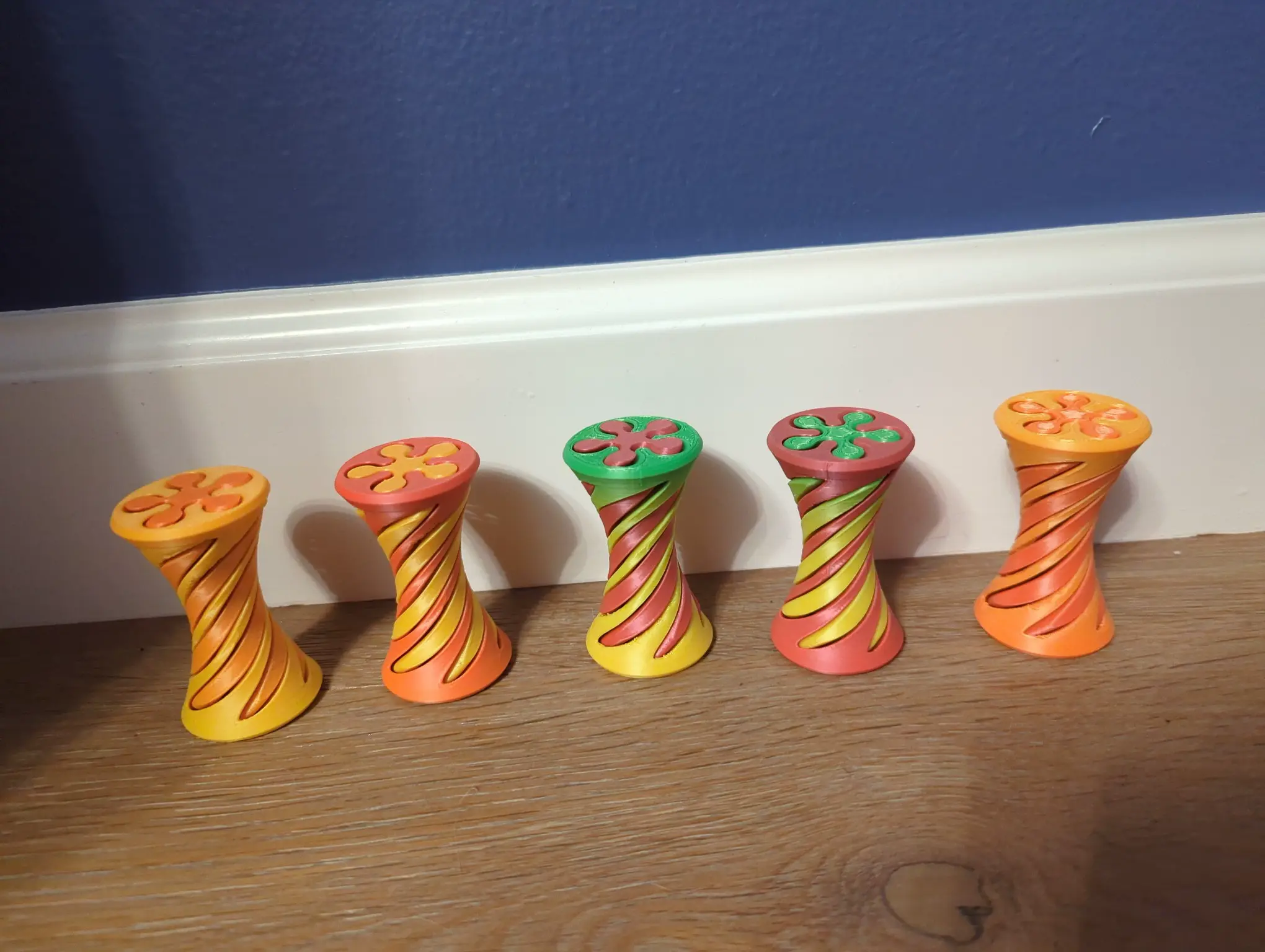 Bronvoorbeeld van het 3D-model Hourglass Fidget door Cole Waite