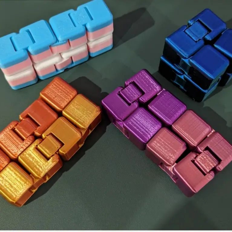 Bronvoorbeeld van het 3D-model Infinity Cube Fidget / Infinity Cube Fidget Toy door AsTa & Noni