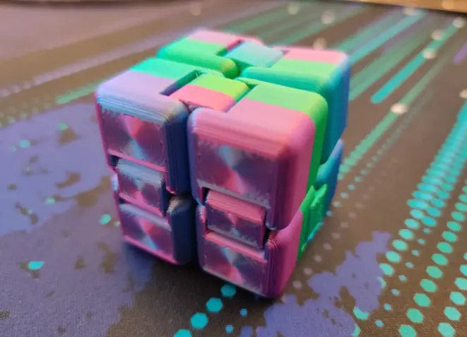 Source preview of the Infinity cube V2 3D model by PlasticLooma