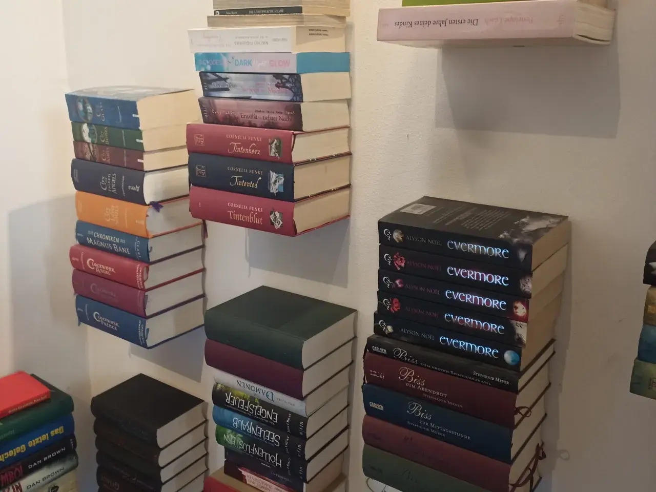 Bronvoorbeeld van het 3D-model Invisible Book Holder door CoolDesings4You