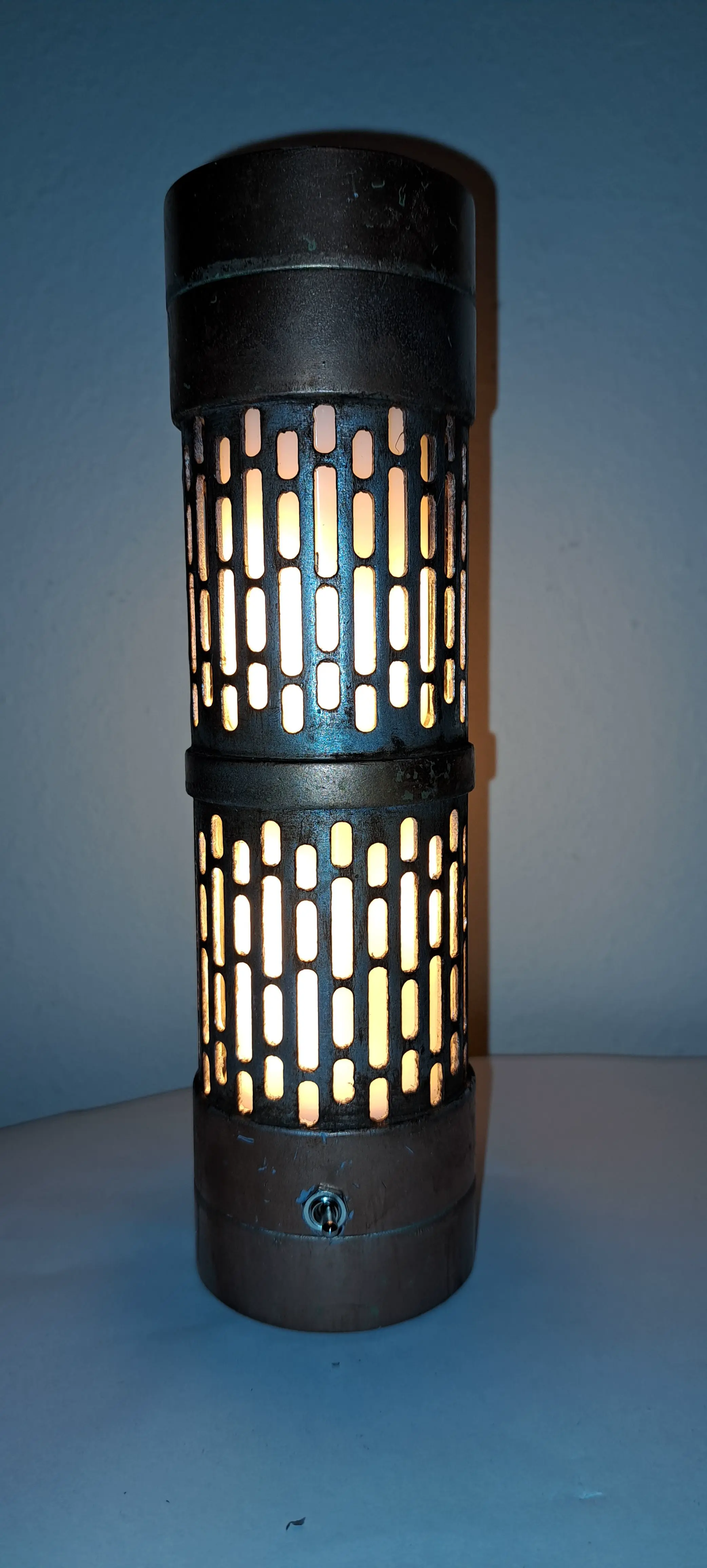 Bronvoorbeeld van het 3D-model Jawa inspired lamp door user8220021288