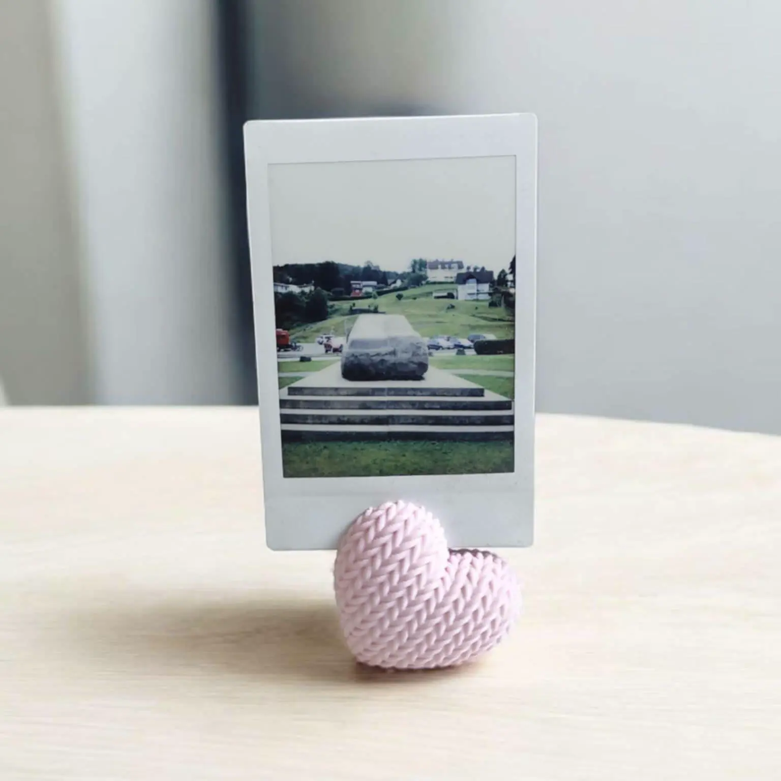 Bronvoorbeeld van het 3D-model Knitted Heart Photo Stand door OrangeSs