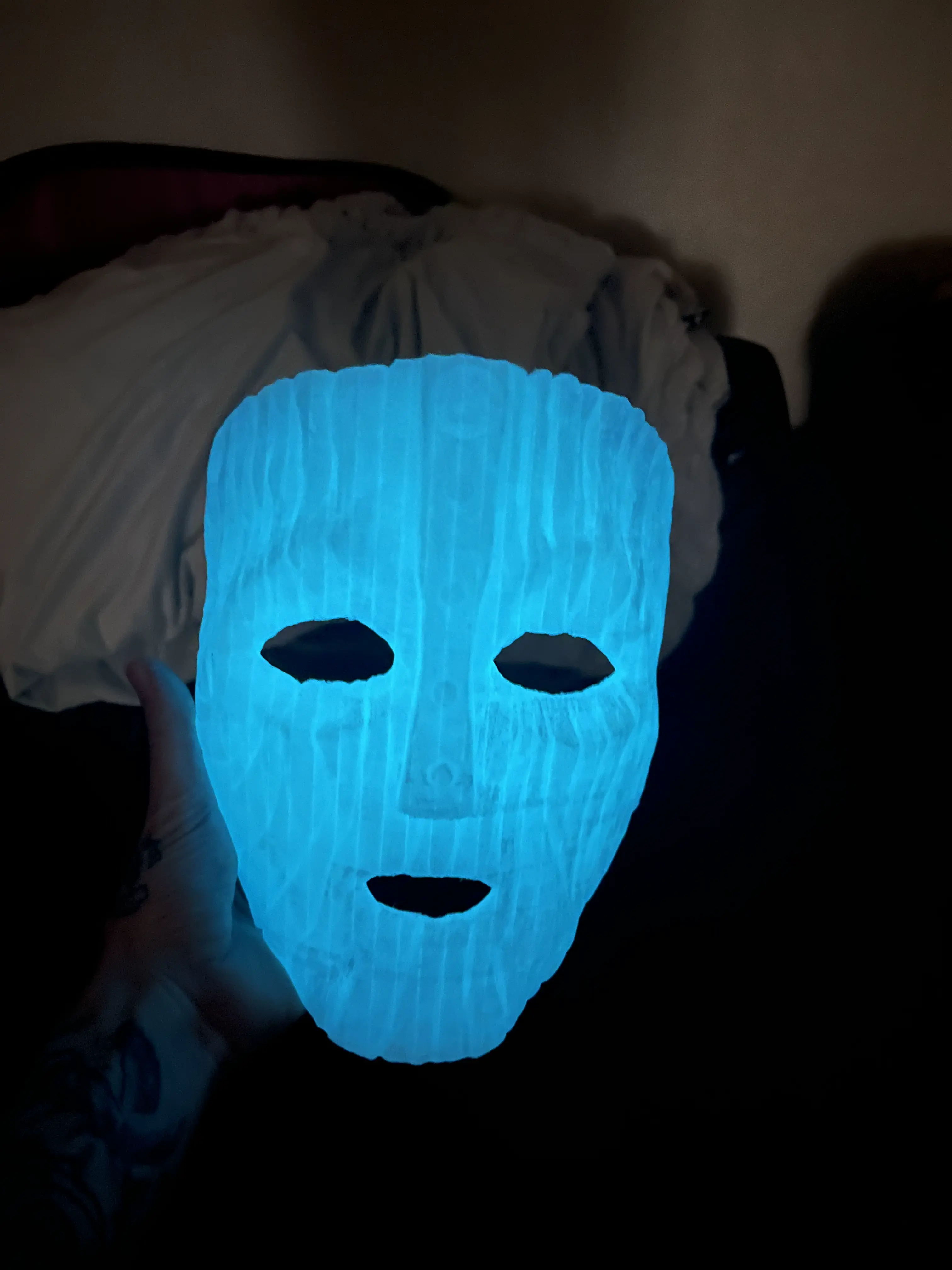 Source preview of the Loki mask blue glow 3D model by Tbahgington