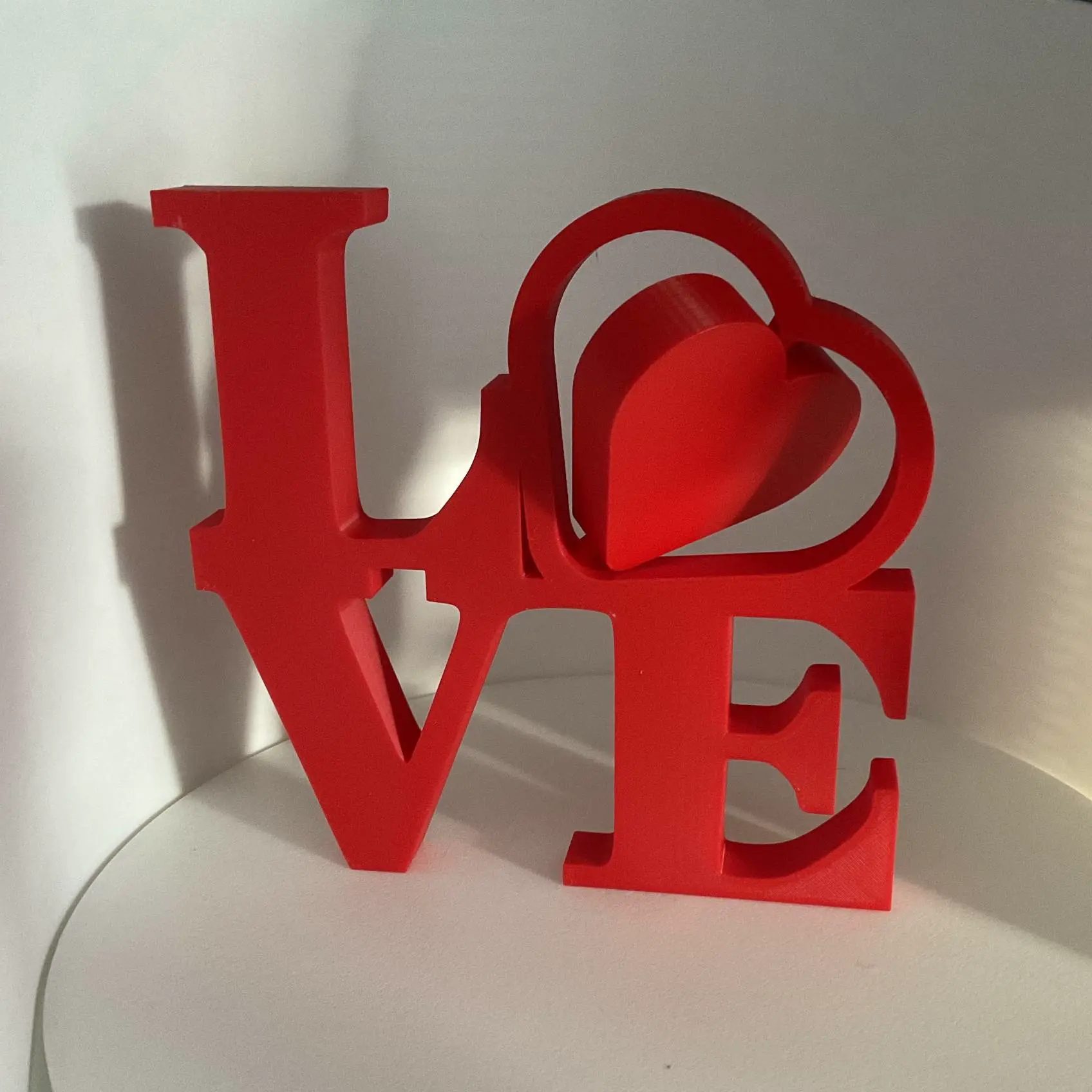 Bronvoorbeeld van het 3D-model Love Sign With Spinning Heart door 3dessence
