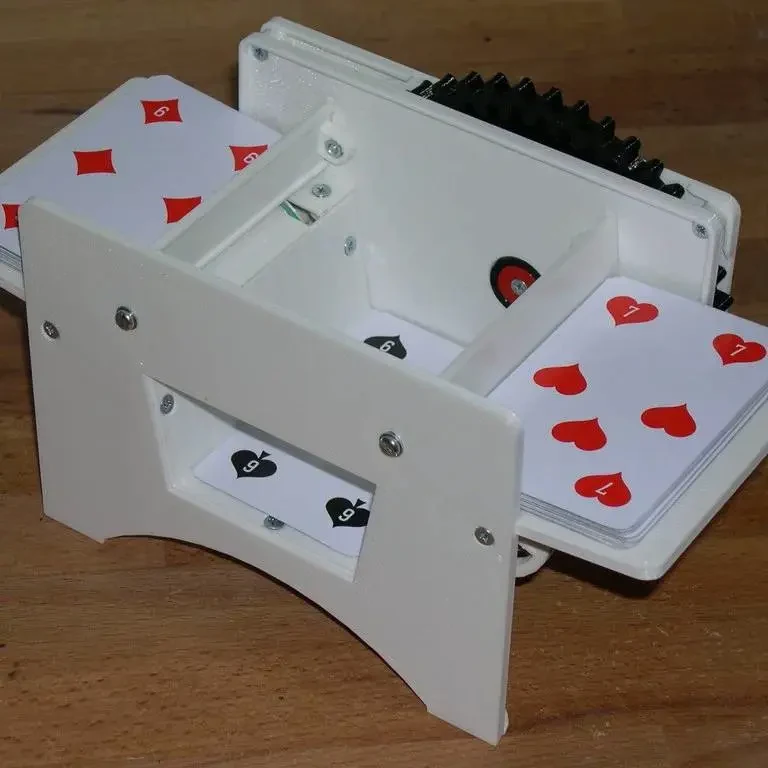 Bronvoorbeeld van het 3D-model Manual card shuffler door DIYkid