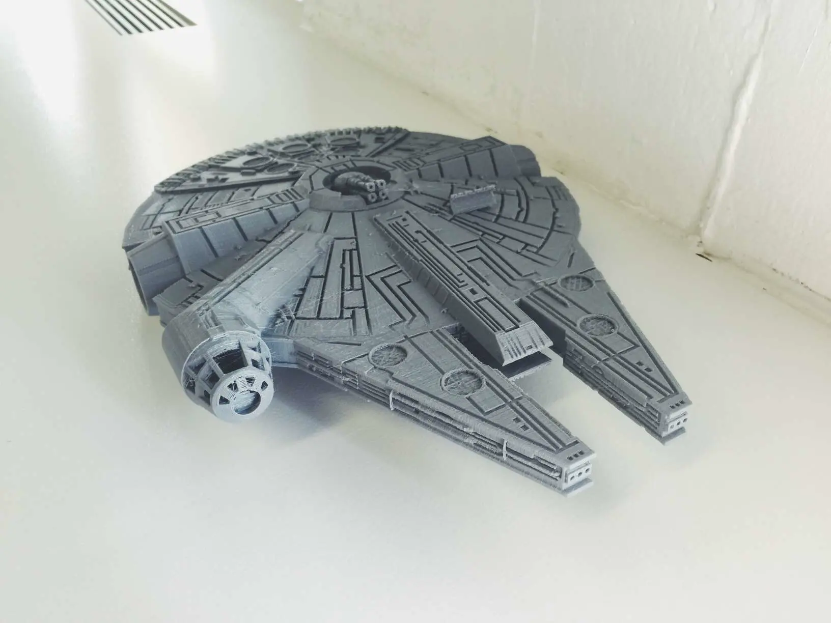 Source preview of the Milennium Falcon 3D model by Alexander Vilches
