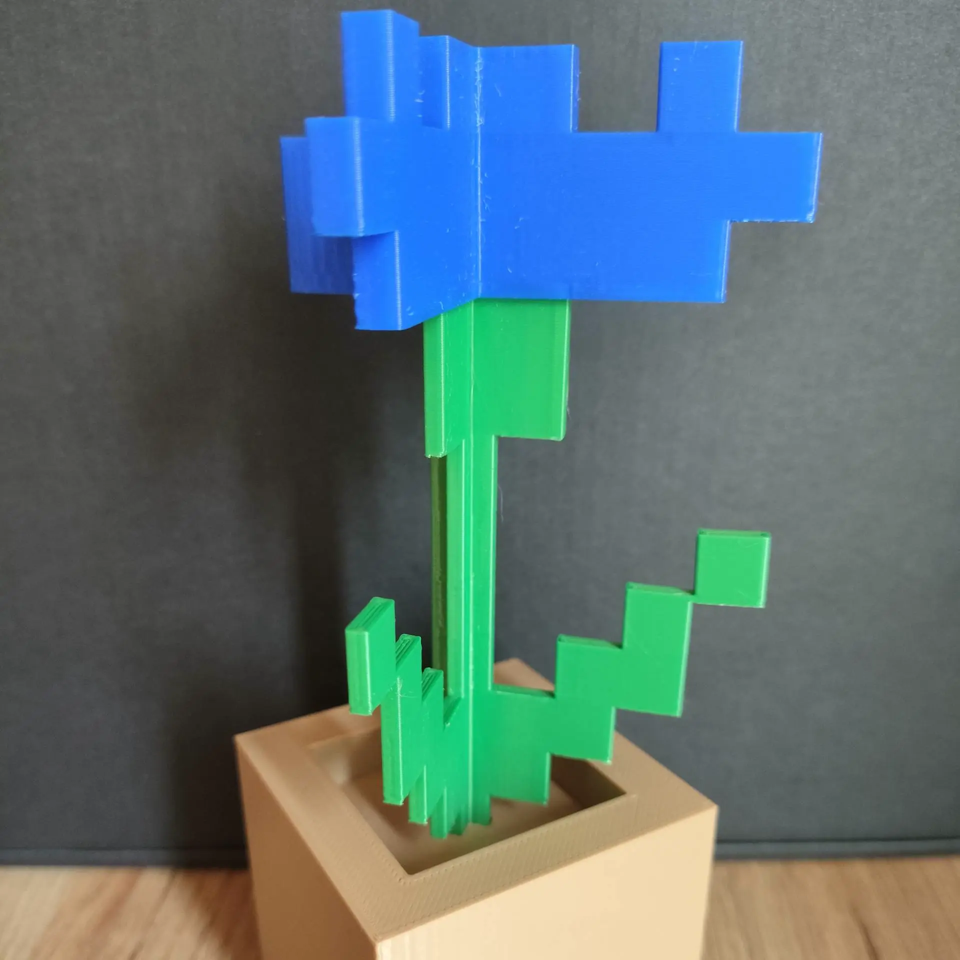 Bronvoorbeeld van het 3D-model Minecraft Flower door Layer Lab