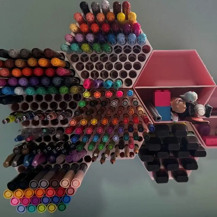 Source preview of the Modular hexagonal wall-mounted pen organizer 3D model by PTherense