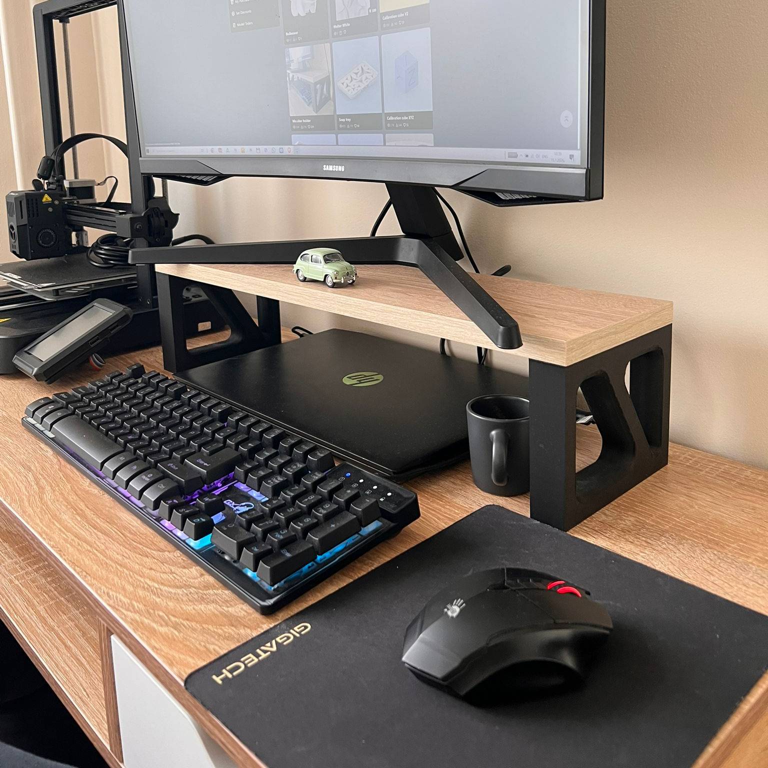 Bronvoorbeeld van het 3D-model Monitor holder door printarchy.3d