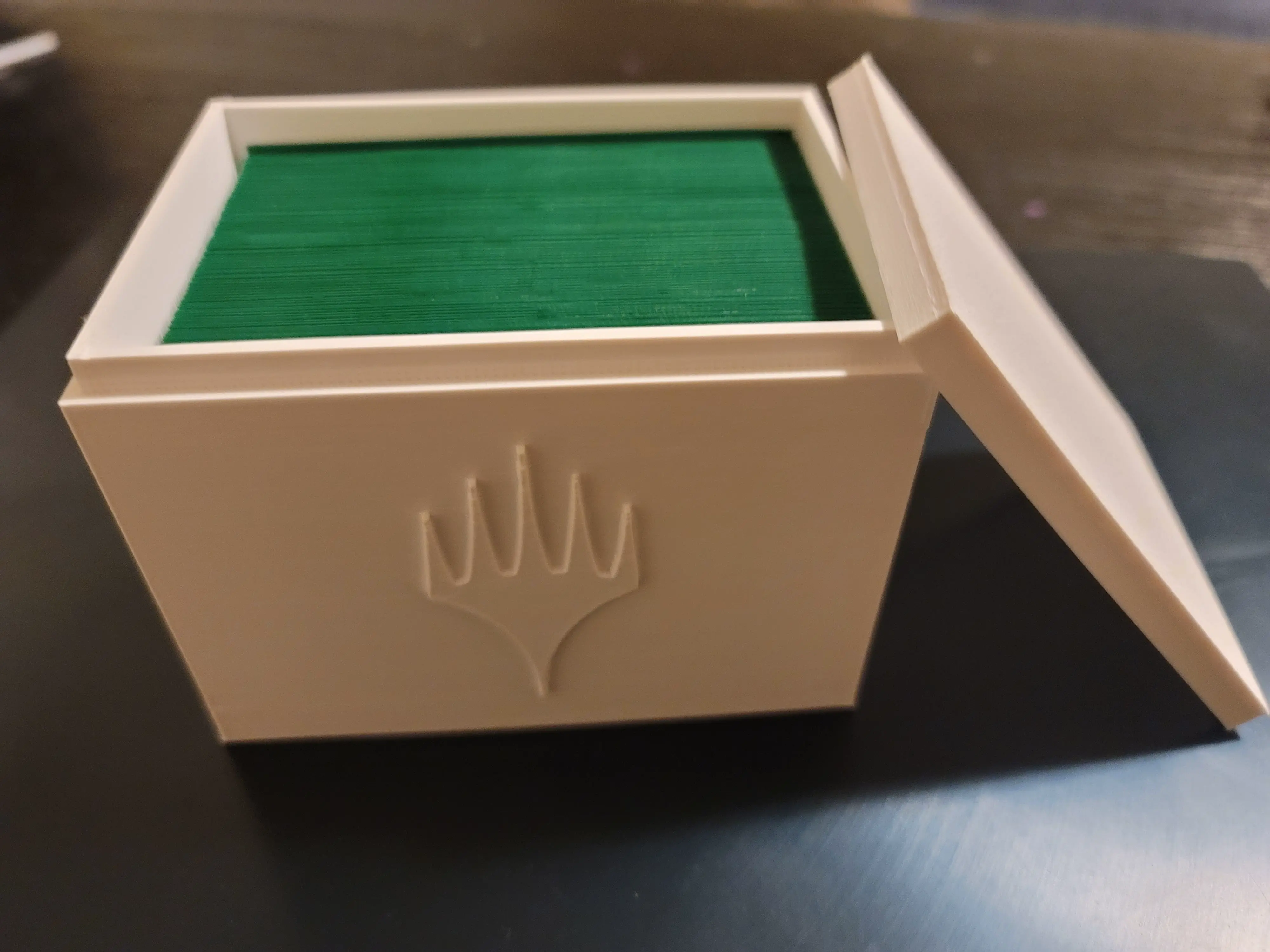 Bronvoorbeeld van het 3D-model MTG Magic the Gathering Commander Deck Box door Nomolos