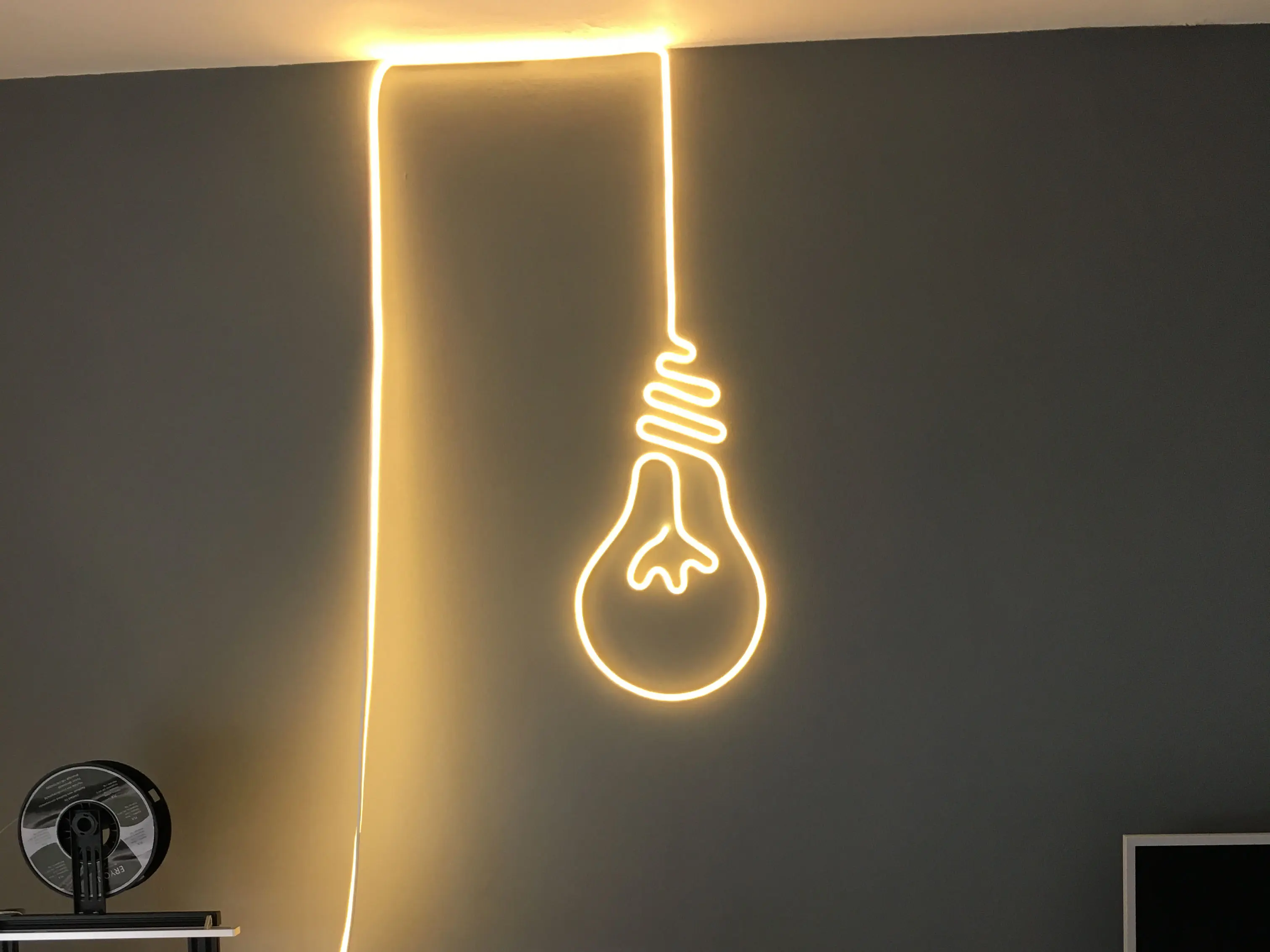 Source preview of the Neon Bulb Light 3D model by popeye_the_sailor_ma