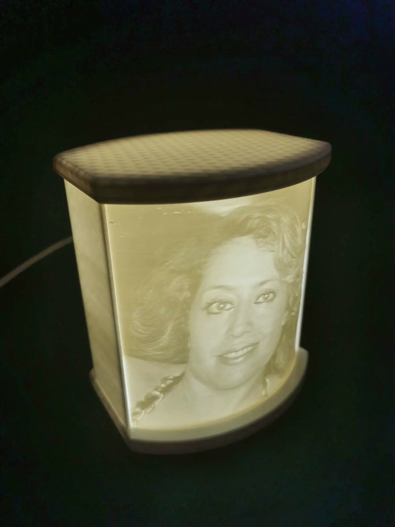 Bronvoorbeeld van het 3D-model Oval Lithophane Frame door dschwarz1363