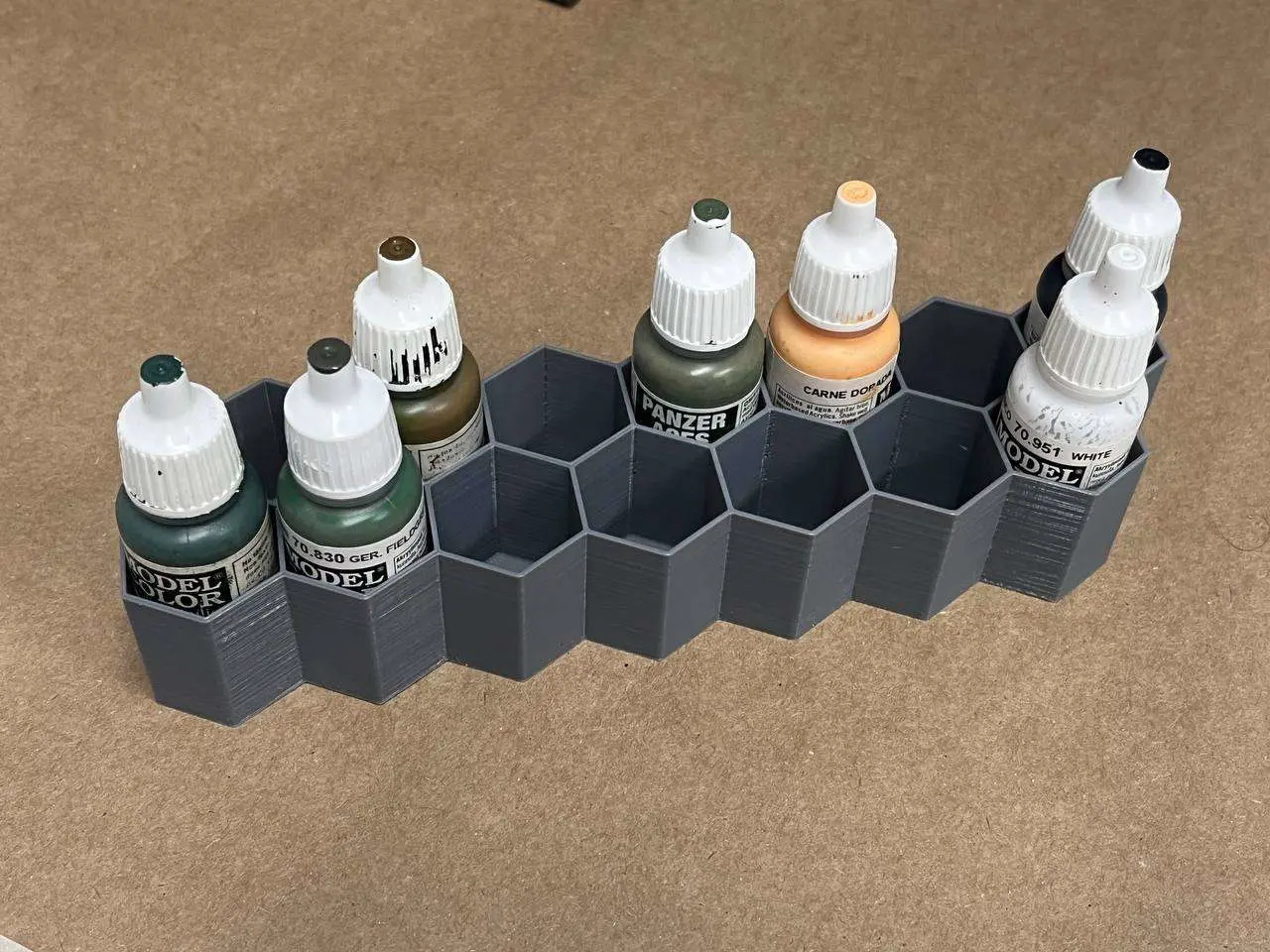 Bronvoorbeeld van het 3D-model paint holder door Vaz