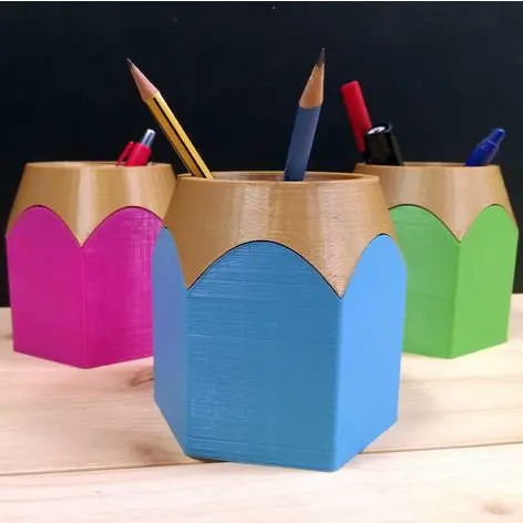 Bronvoorbeeld van het 3D-model Pencil Pot door Mundo_3D