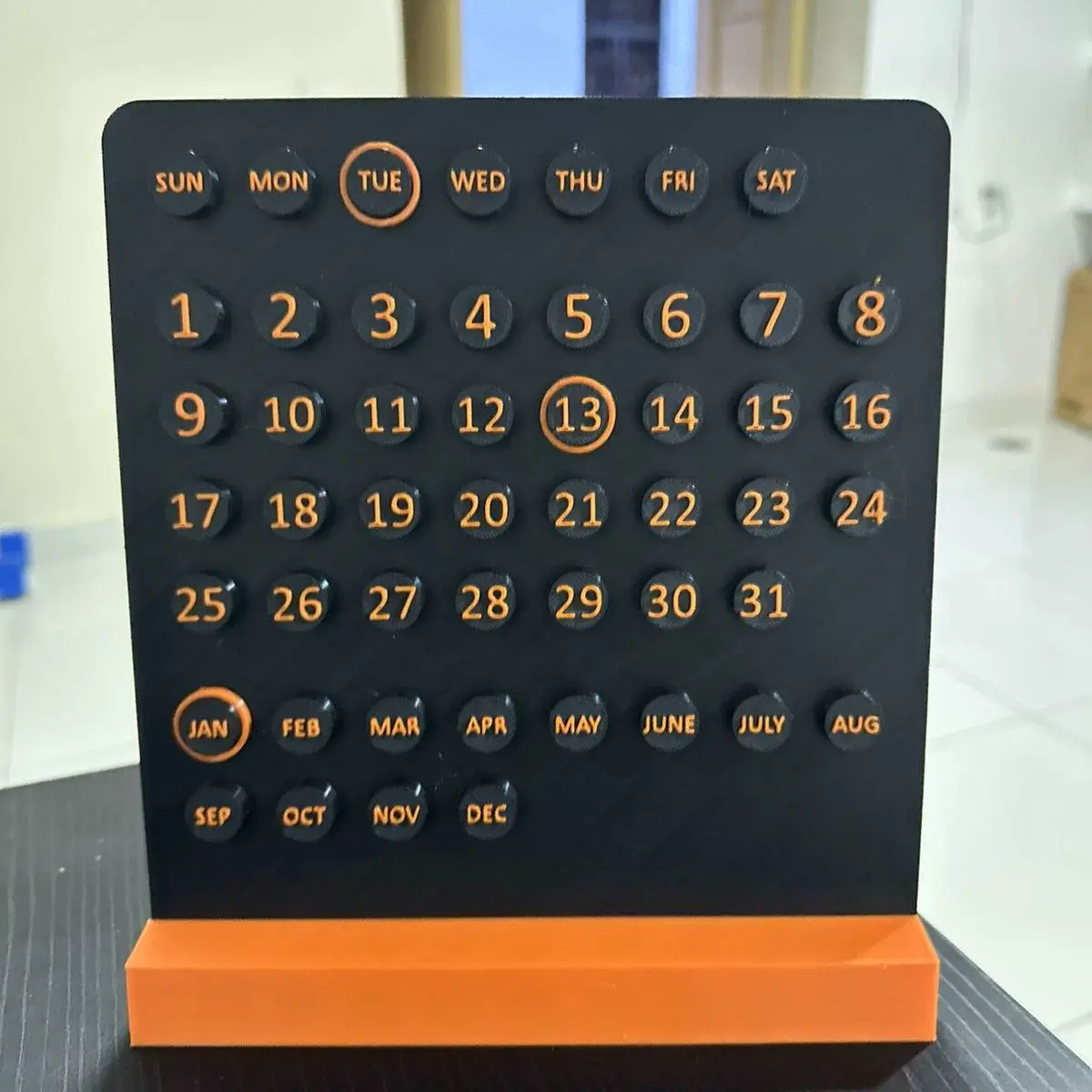 Bronvoorbeeld van het 3D-model perpetual calendar door alexnike38
