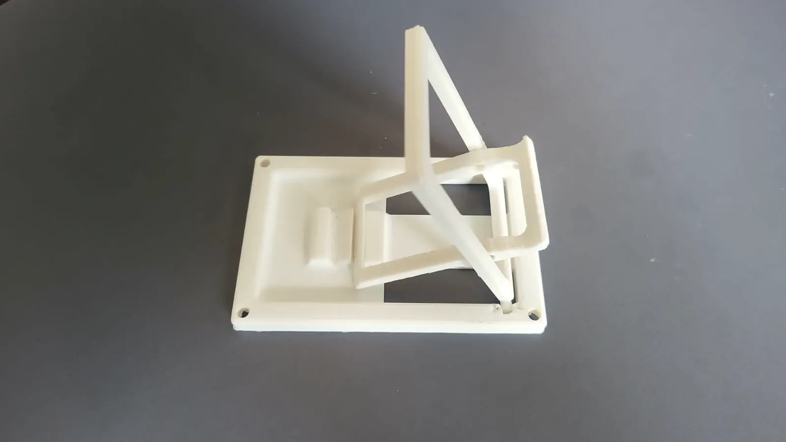 Source preview of the Phone and tablet stand 3D model by Ozkan01