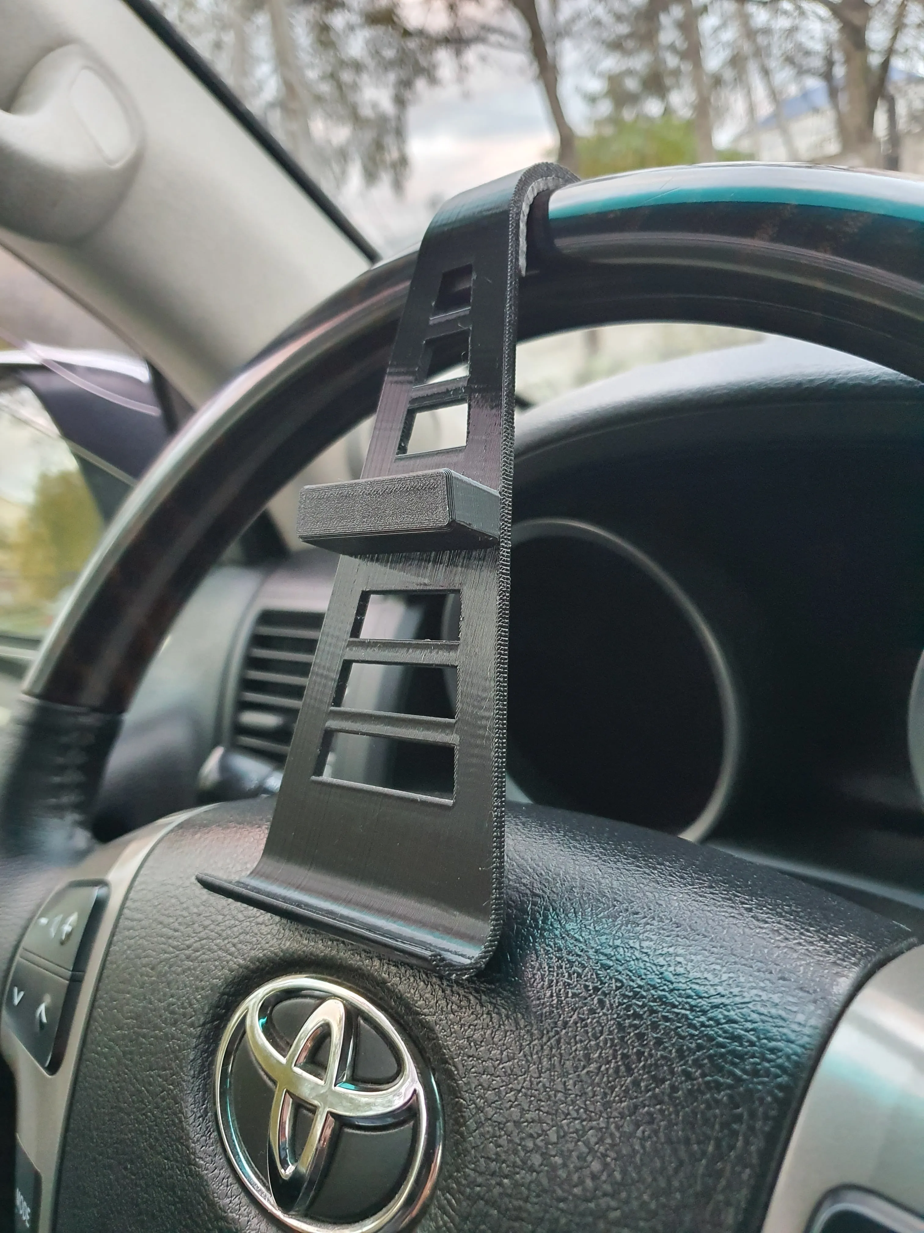 Source preview of the Phone holder for car steering wheel 3D model by SetViruS