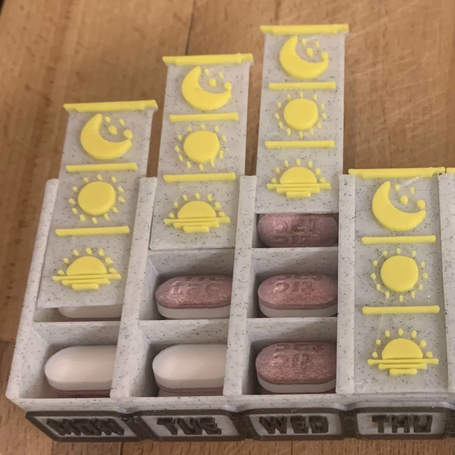 Source preview of the pill box 3D model by NetaCzech