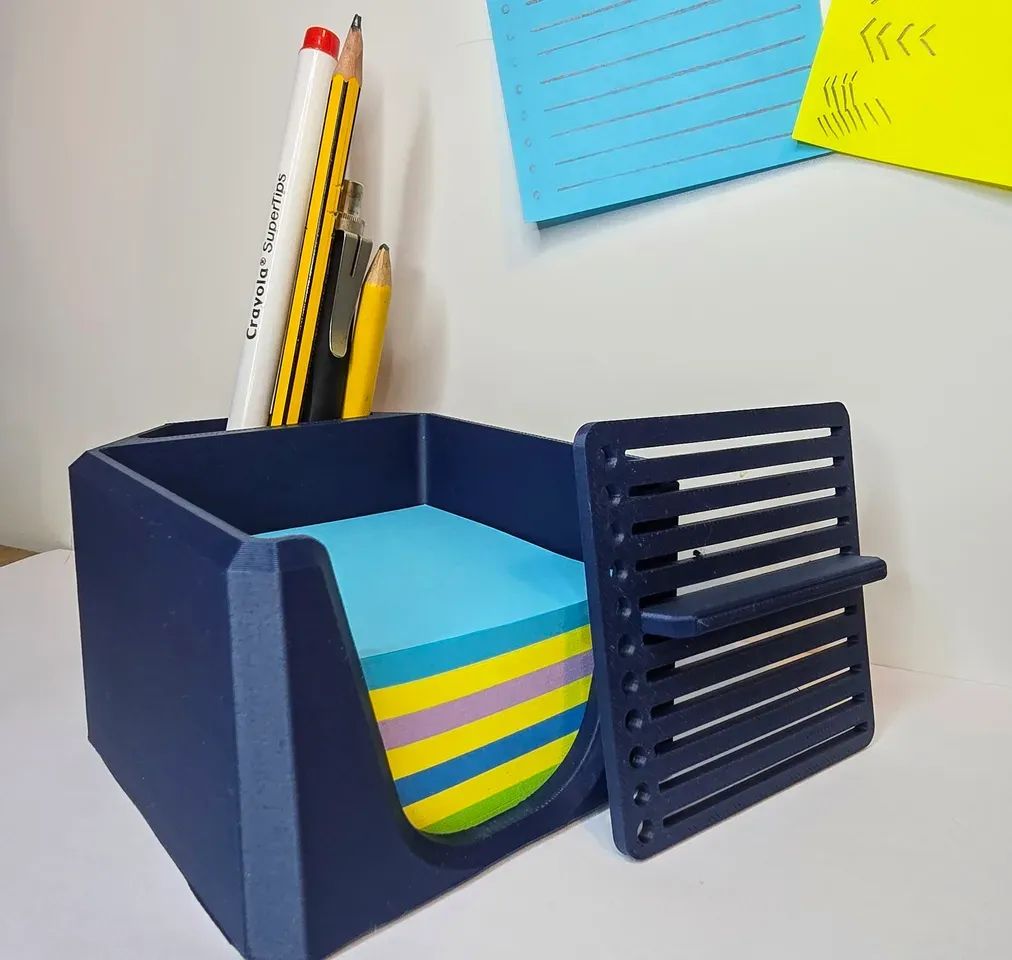Bronvoorbeeld van het 3D-model POST IT NOTE & PEN HOLDER door DT3D_PR1NT