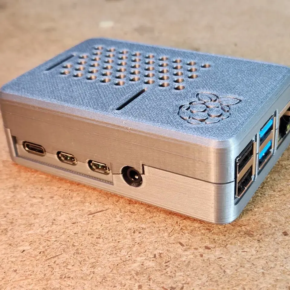 Bronvoorbeeld van het 3D-model Raspberry Pi4 Case door user6654658755