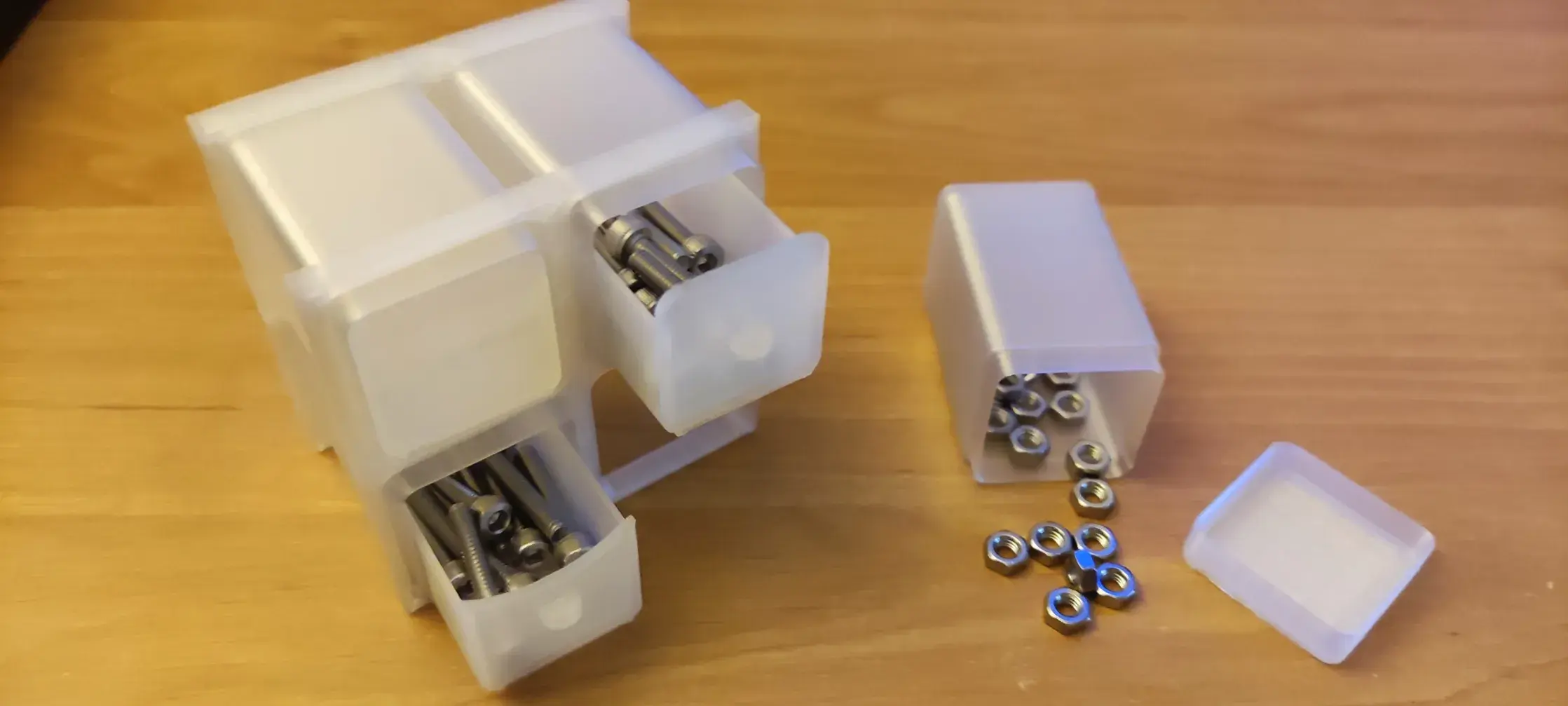 Bronvoorbeeld van het 3D-model Resizable box organizer door landroo