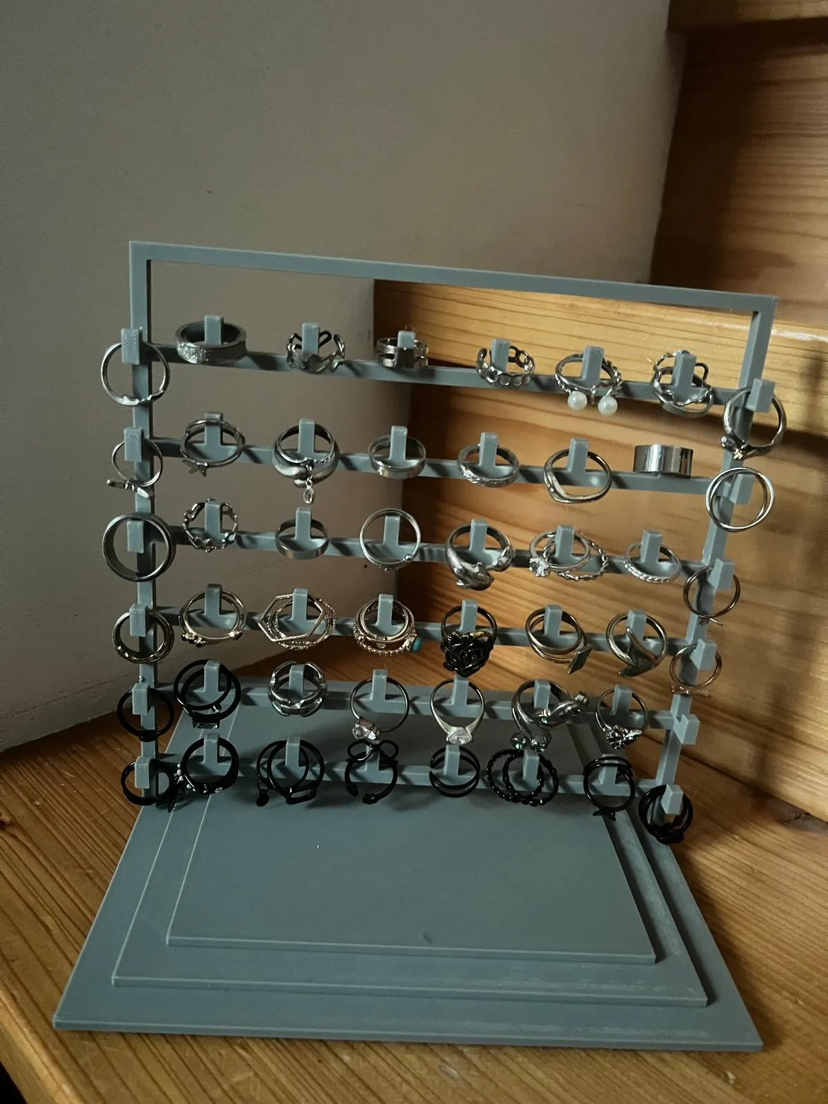 Bronvoorbeeld van het 3D-model Ring Holder door Hduwkwn27