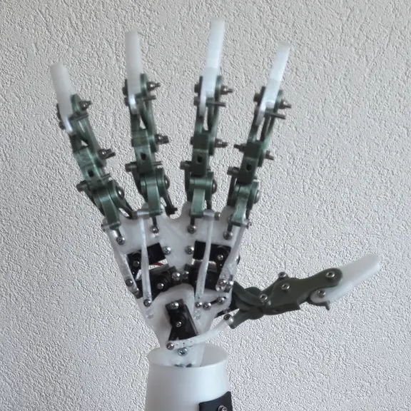 Bronvoorbeeld van het 3D-model robotic hand door Luis felipe Moreno fuentes