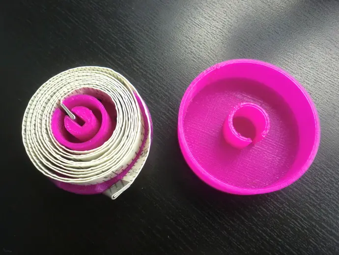 Bronvoorbeeld van het 3D-model Sew tape holder door AndreLikeTheGiant