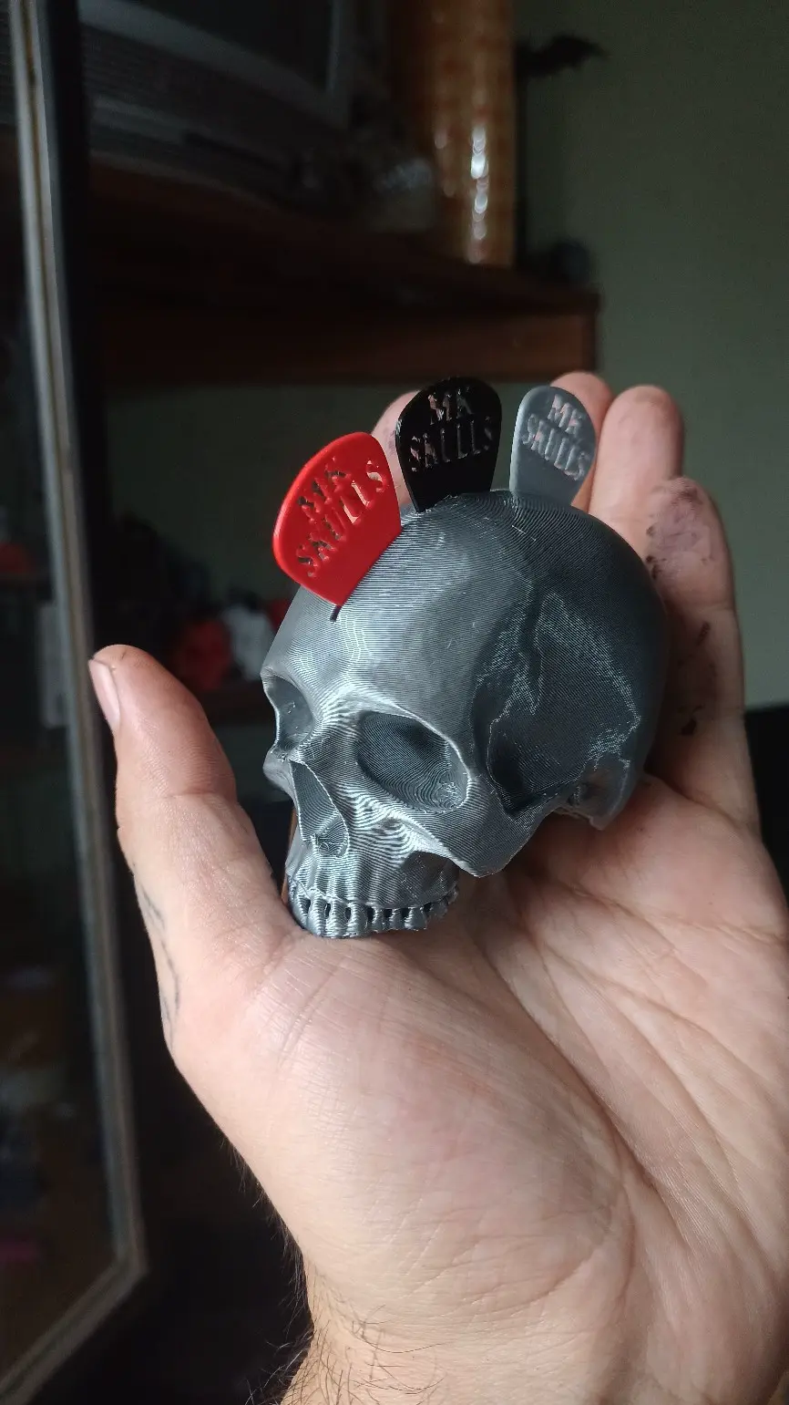 Bronvoorbeeld van het 3D-model SKULL HOLDER FOR GUITAR PICKS. door TRXDTH