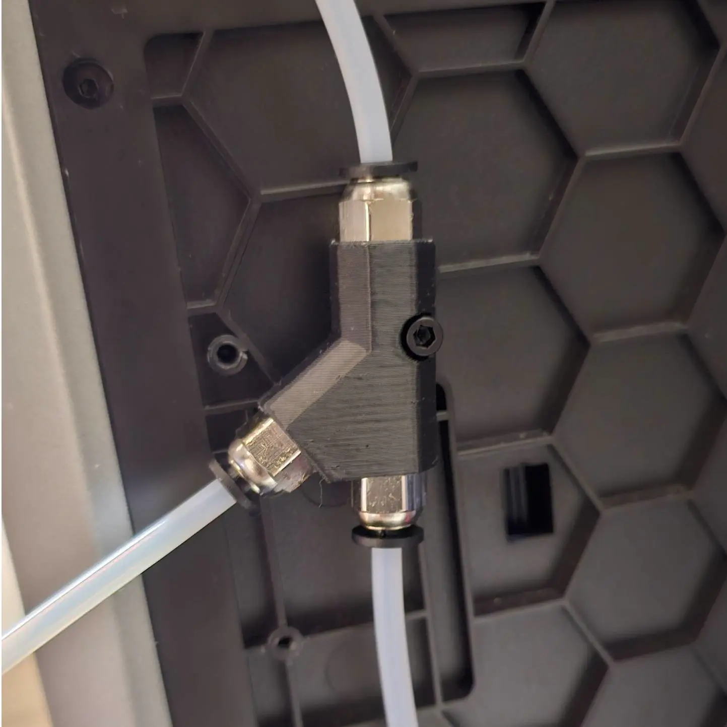Bronvoorbeeld van het 3D-model Small PTFE Tube Y splitter door jgesser