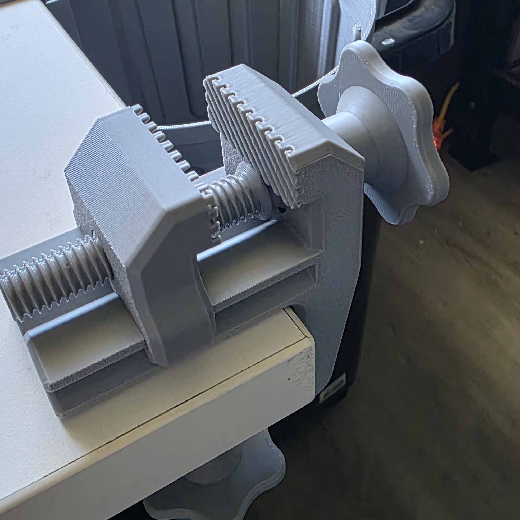 Bronvoorbeeld van het 3D-model small vice door Cheeky Gringo