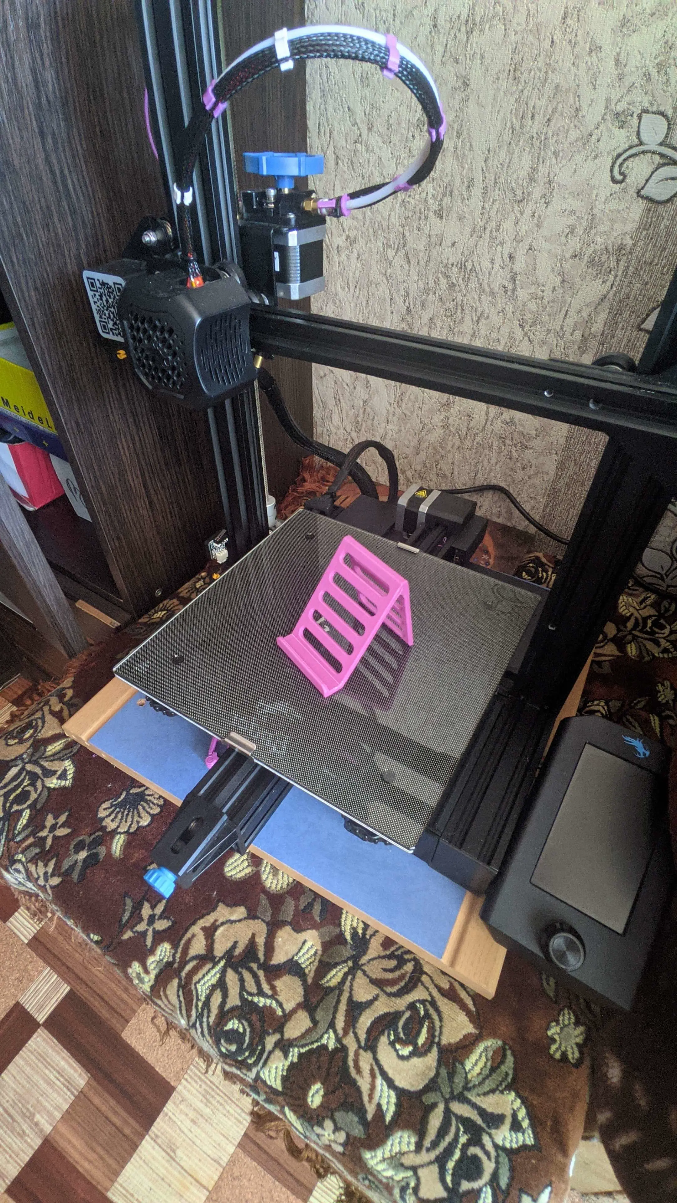 Source preview of the Smartphone Stand 3D model by SPOKOYNIY7