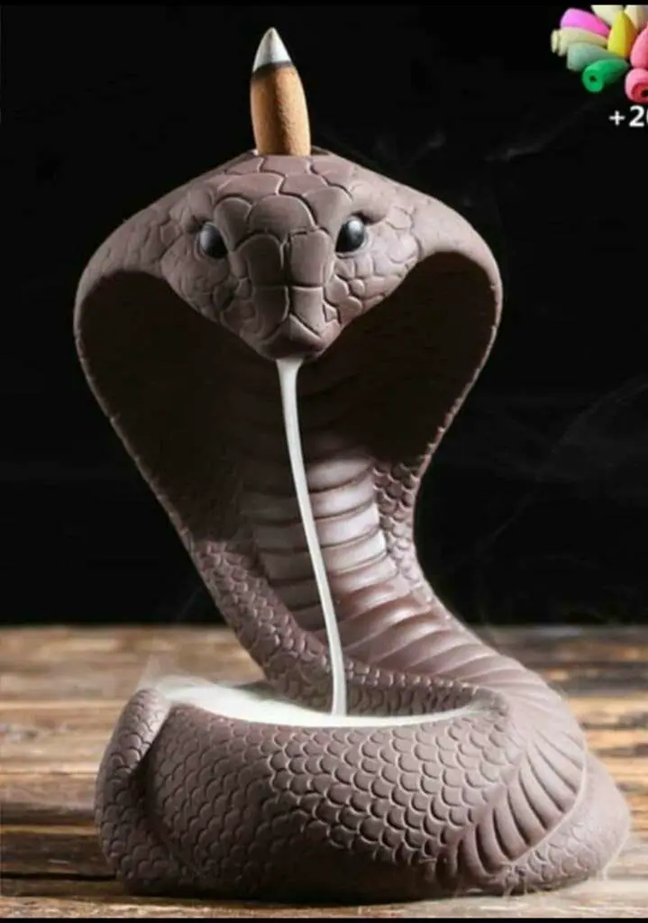Bronvoorbeeld van het 3D-model snake incense holder door \/23