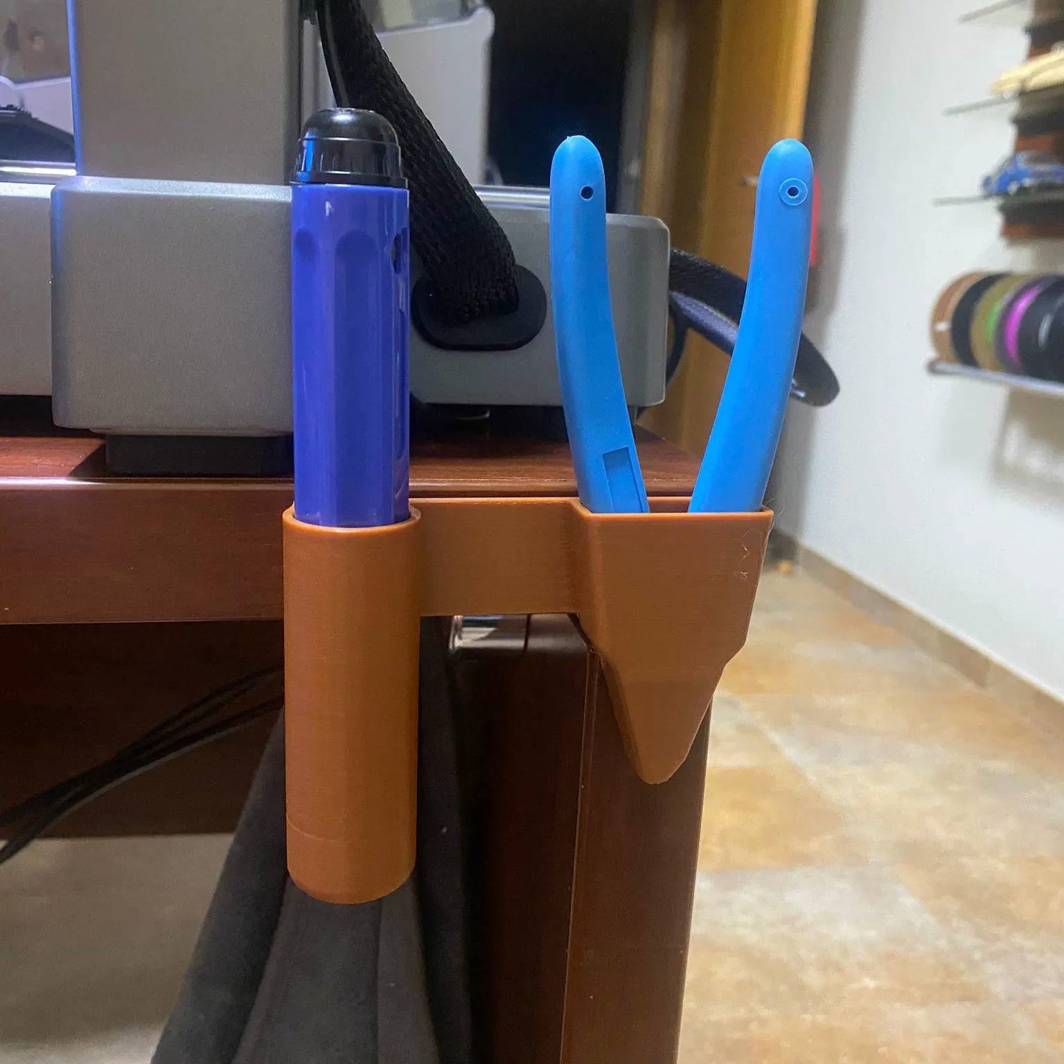 Bronvoorbeeld van het 3D-model SOPORTE ALICATES Y RECORTA BORDES door JUAN PARDO VILARIÑO