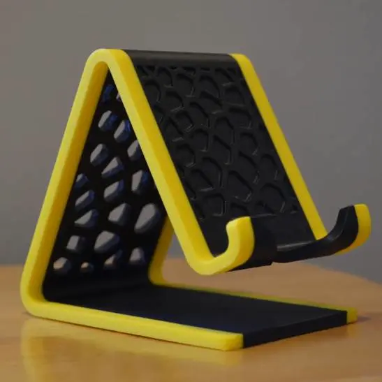 Bronvoorbeeld van het 3D-model soporte de celular door Agustinn Aczt