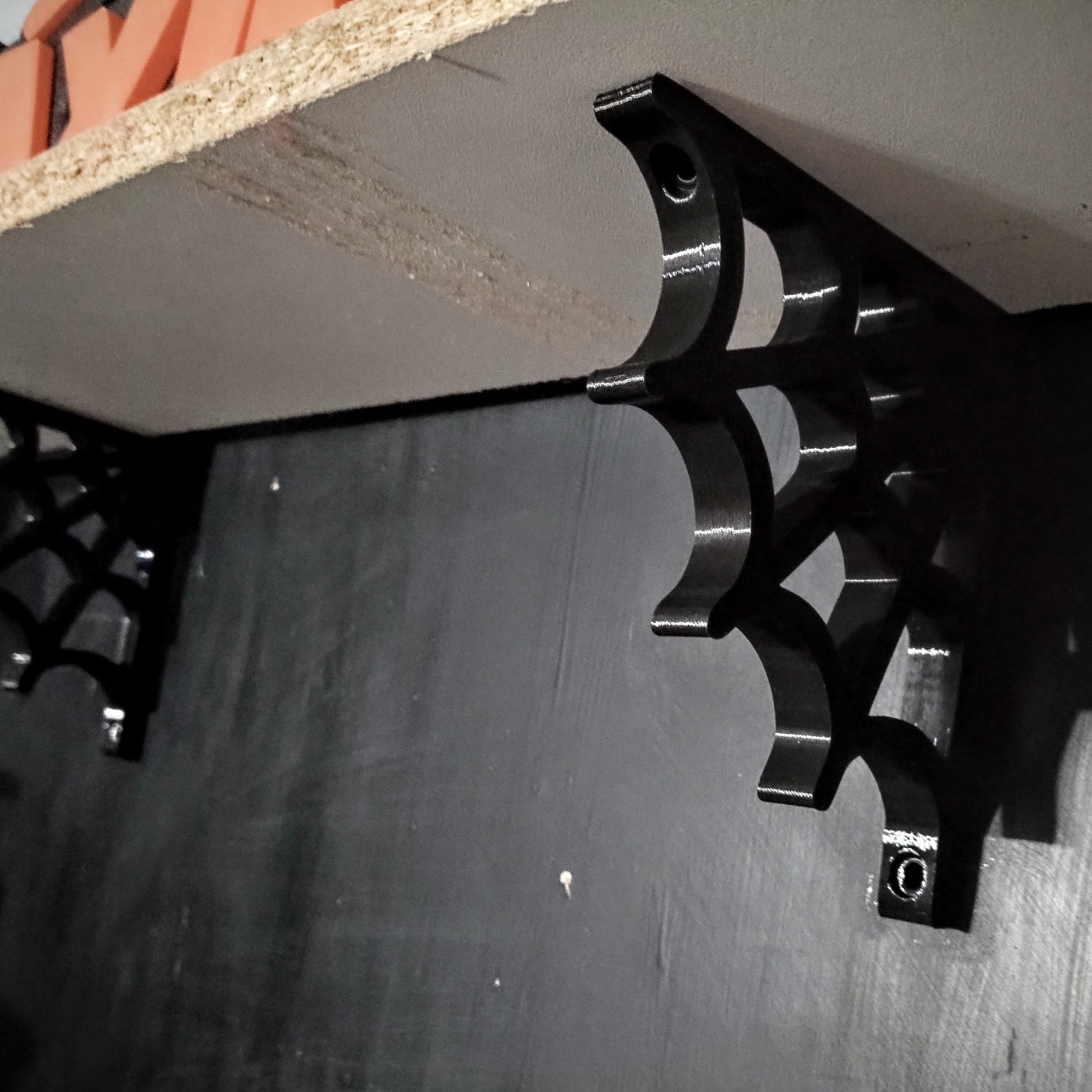 Source preview of the SPIDER WEB SHELF BRACKET SUPPORT 3D model by TRXDTH