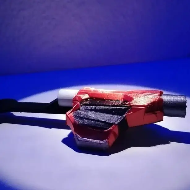 Bronvoorbeeld van het 3D-model Spiderman web shooter door ADRIANA MORAES