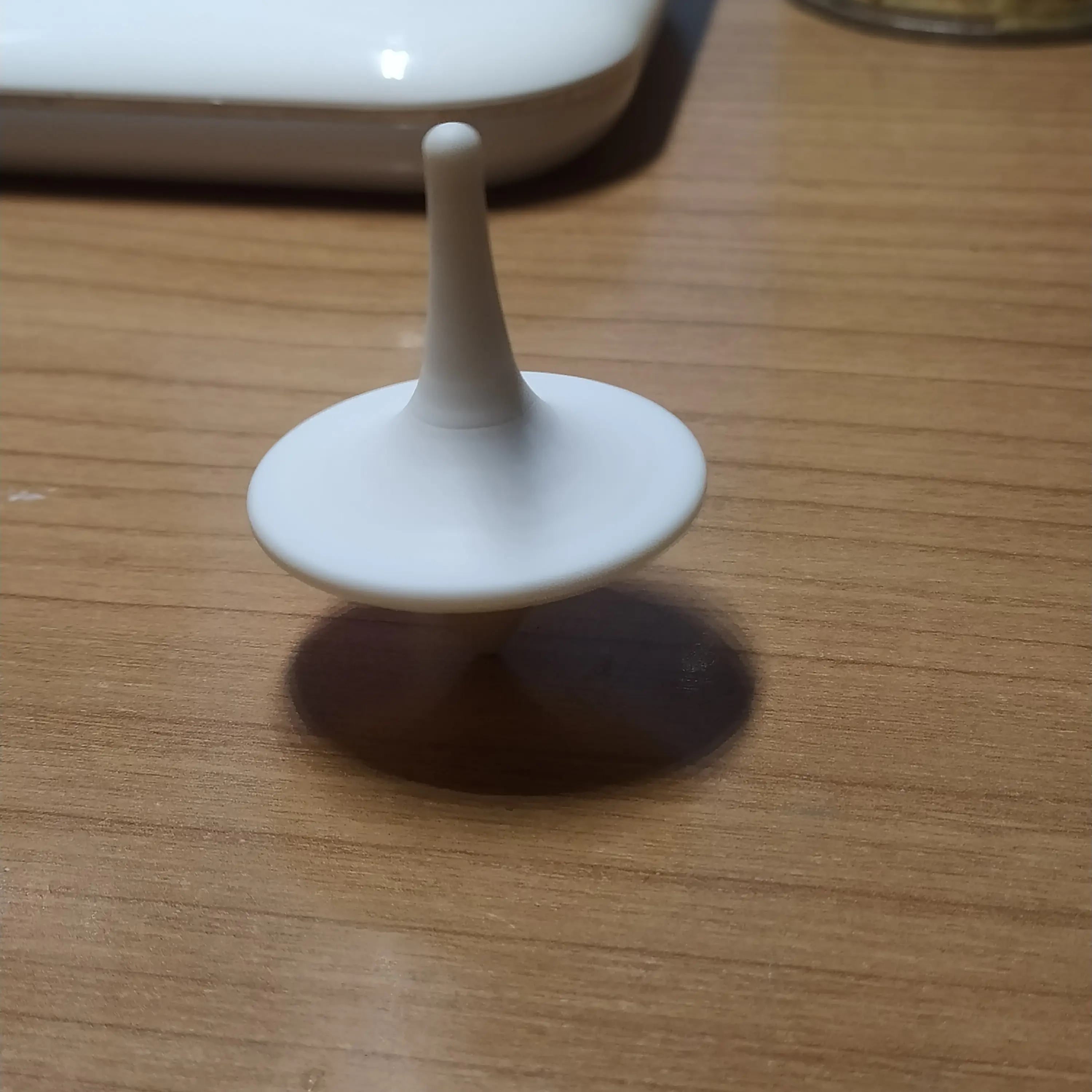 Bronvoorbeeld van het 3D-model spinning top door wassy