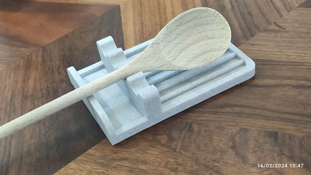 Source preview of the Spoon Holder 3D model by Behzat Sezen