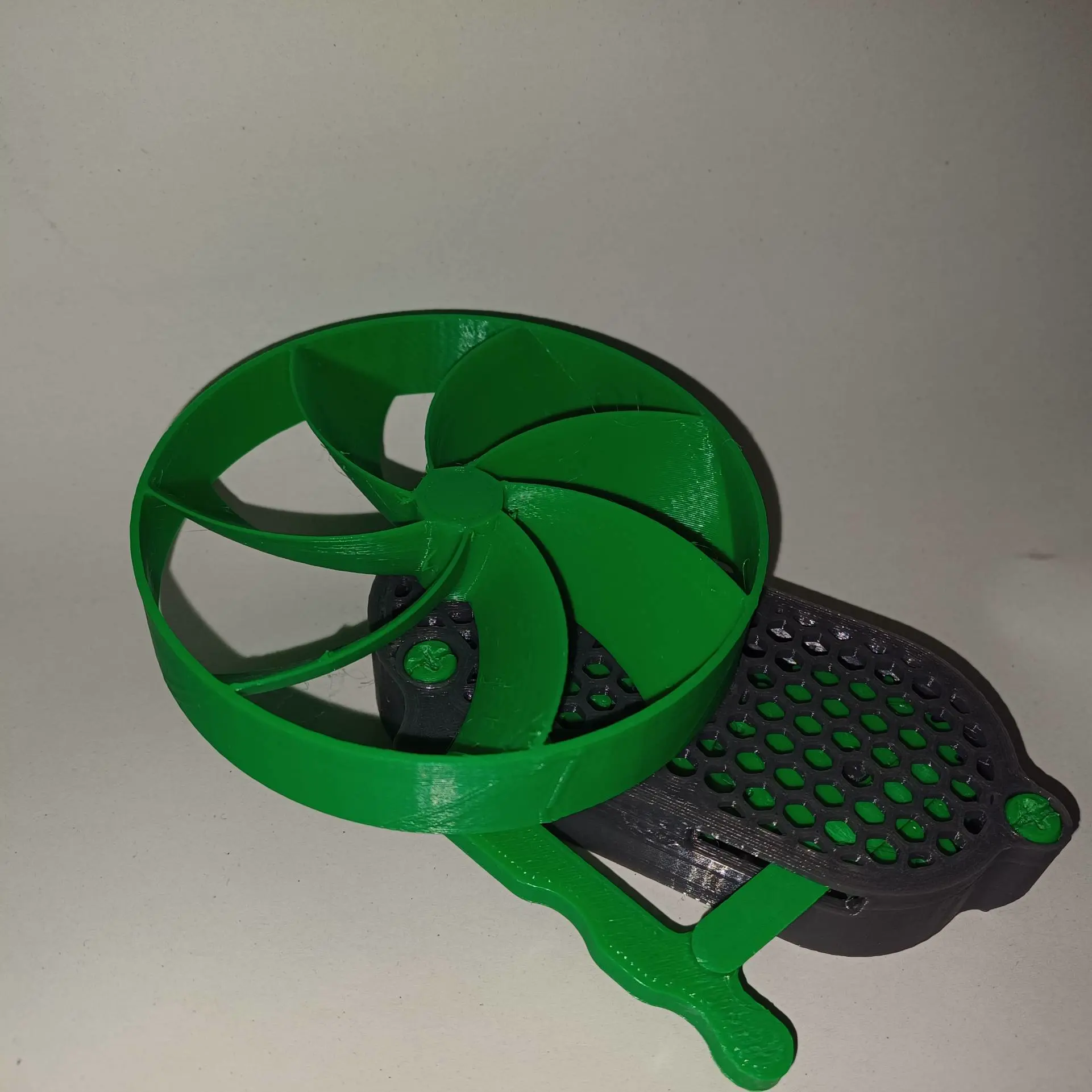 Source preview of the Squeeze Fan - POCKET SIZE 3D model by Jakub Gon