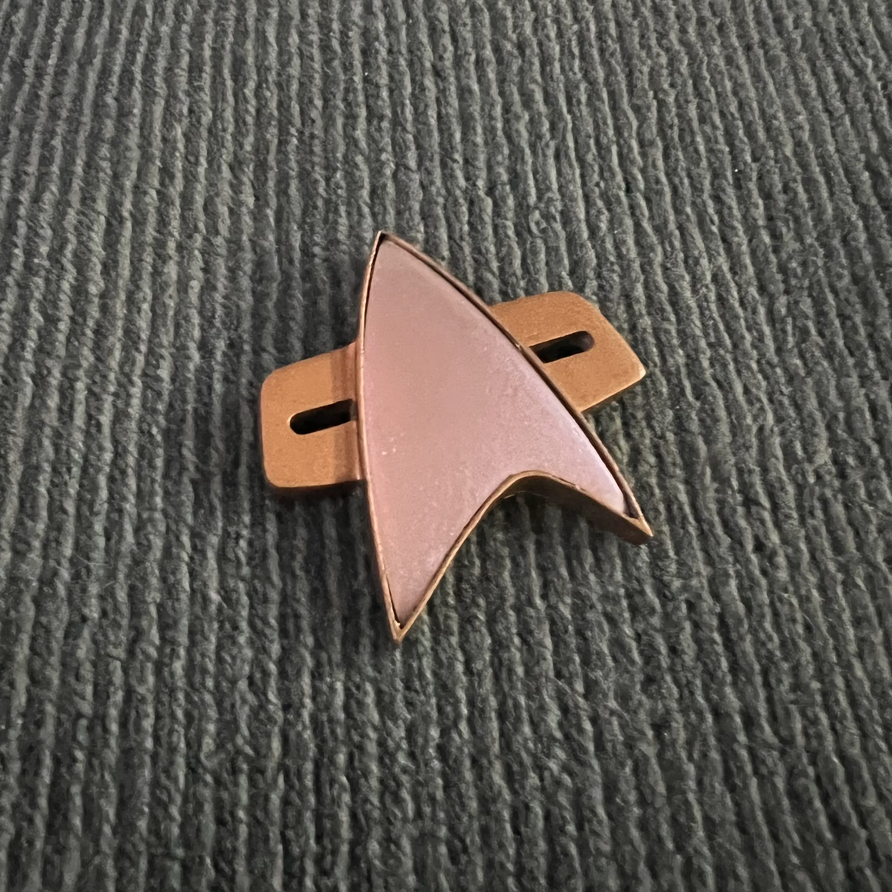 Source preview of the Star Trek Picard/Voyager Comm Badge 3D model by s20theforce