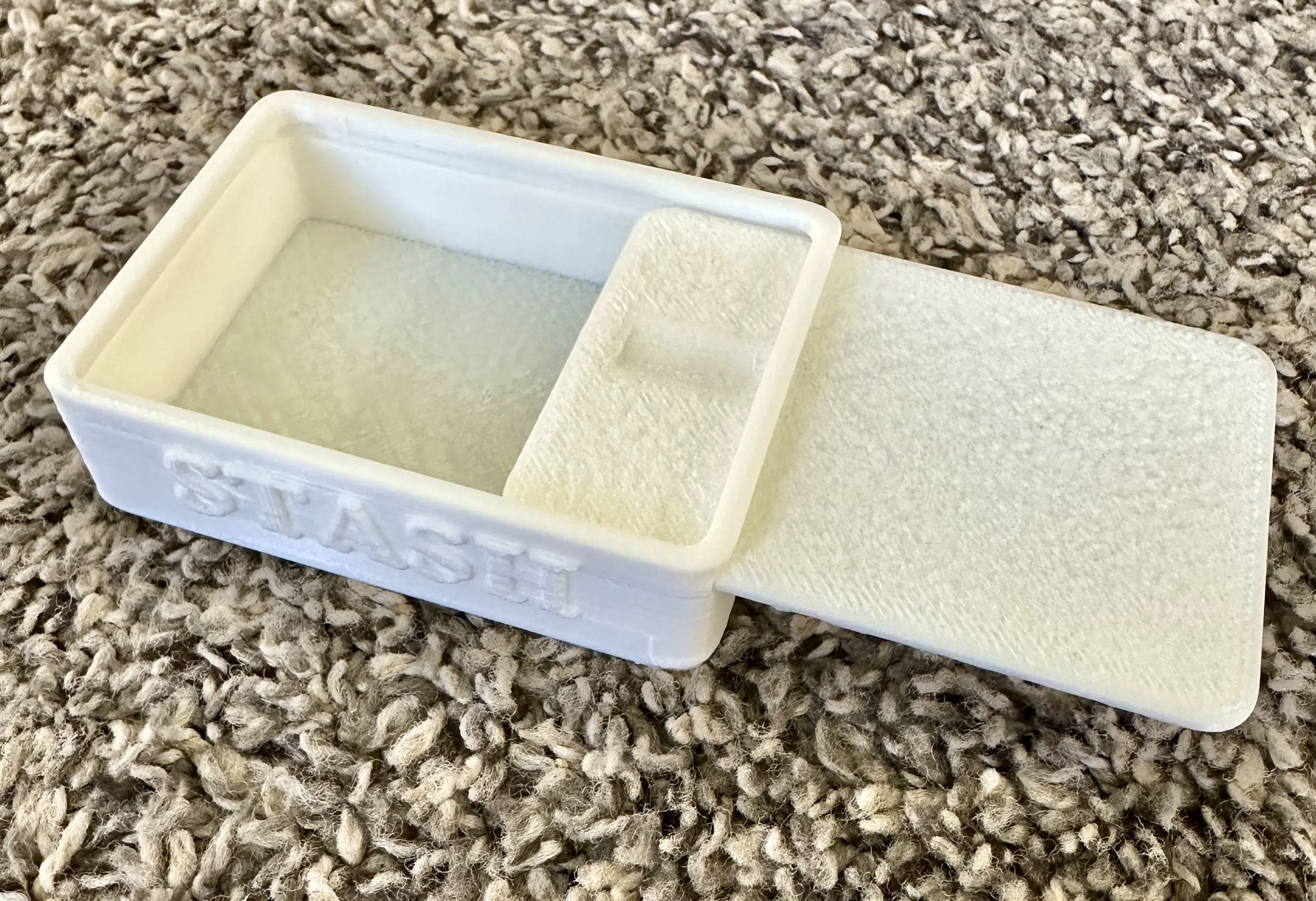 Bronvoorbeeld van het 3D-model Stash Box w/ sliding lid door Backwardsman