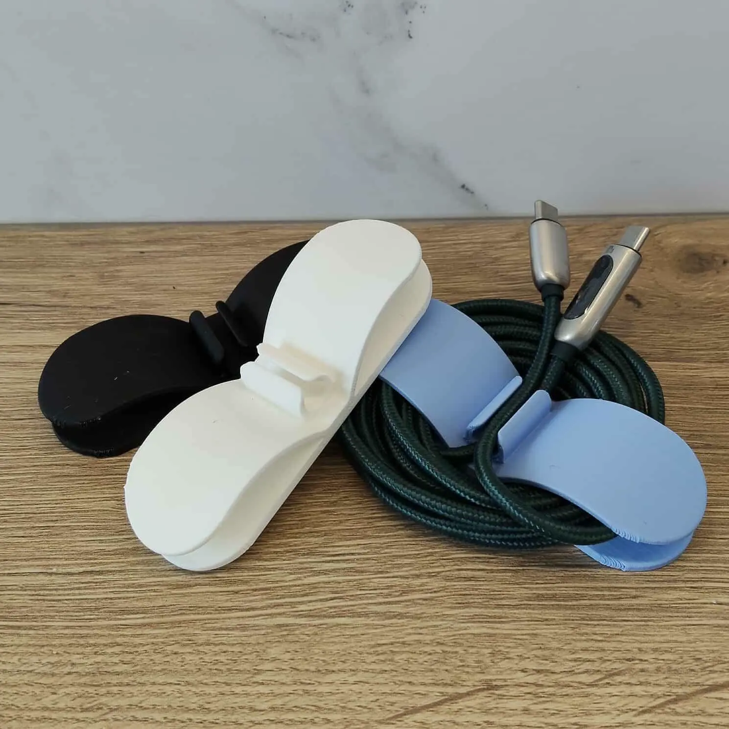 Bronvoorbeeld van het 3D-model Stick-on cable organizer door Spark Poznań