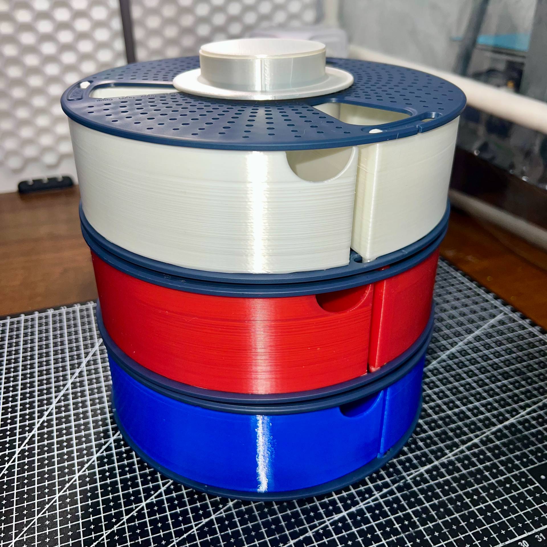 Bronvoorbeeld van het 3D-model Sunlu Drawers System_New/Old Empty 1kg Spools Organizer door AliSev