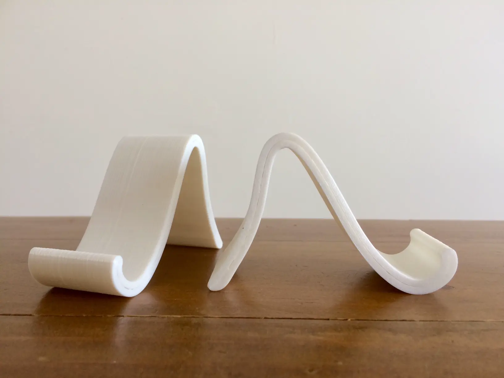 Source preview of the Swirl__universal_phone_stand 3D model by user7631191960