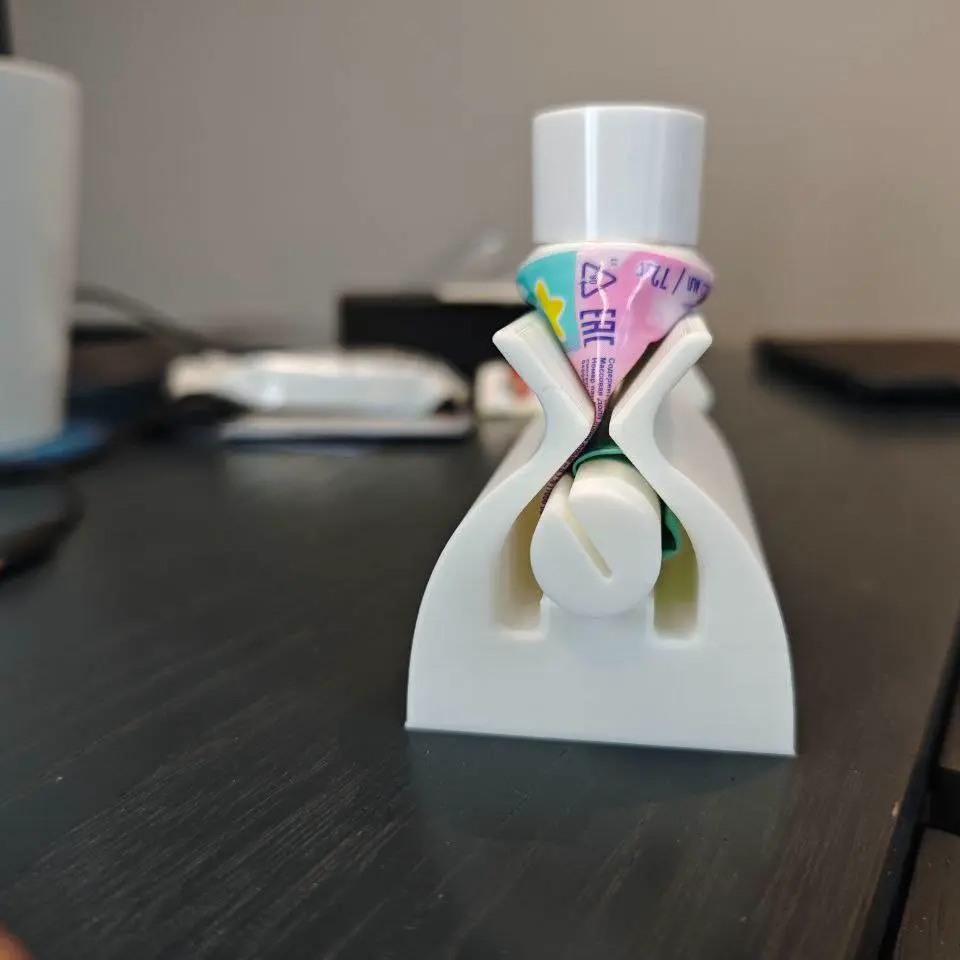 Source preview of the the toothpaste squeezer 3D model by Sergei Polshin